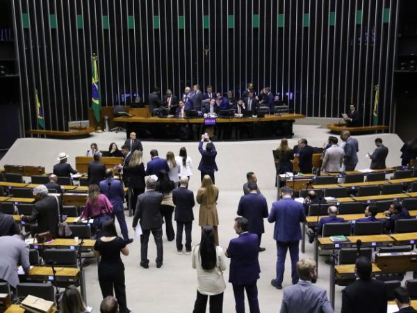 Discussão e votação de propostas legislativas.