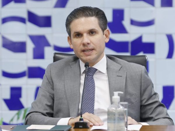 Motta preside a reunião do Colégio de Líderes