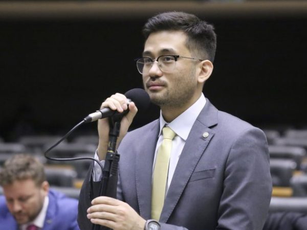 Deputado Kim Kataguiri (União-SP) no Plenário da Câmara dos Deputados