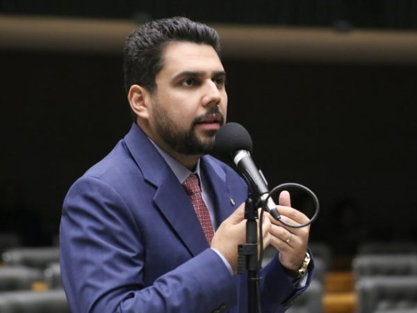 Deputado Lucas Abrahao (Rede-AP) fala no Plenário da Câmara dos Deputados