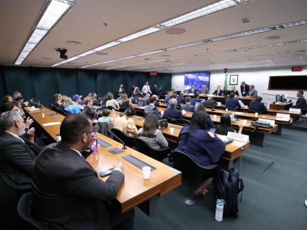 Oitivas de testemunhas e de representados.