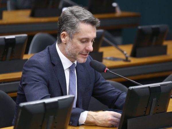 Deputado Alex Manente (Cidadania-SP) em reunião da Comissão de Constituição e Justiça e de Cidadania da Câmara dos Deputados