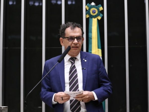 Homenagem ao bicentenário de relações diplomáticas entre o Brasil e a Santa Sé. Dep. Reimont (PT - RJ)