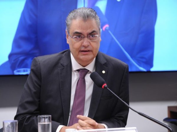 Deputado Lafayette de Andrada (Republicanos-MG) fala em comissão da Câmara dos Deputados