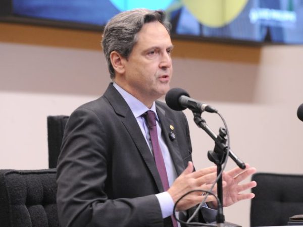 Deputado Luiz Philippe de Orleans e Bragança (PL-SP) fala em audiência da Comissão de Relações Exteriores da Câmara dos Deputados