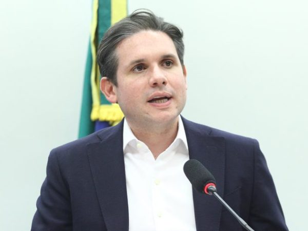 Motta discursa em evento