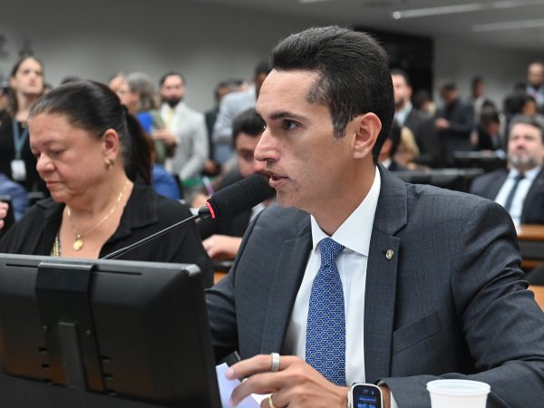 Deputado Domingos Neto (PSD-CE) fala na Comissão de Constituição e Justiça e de Cidadania da Câmara dos Deputados
