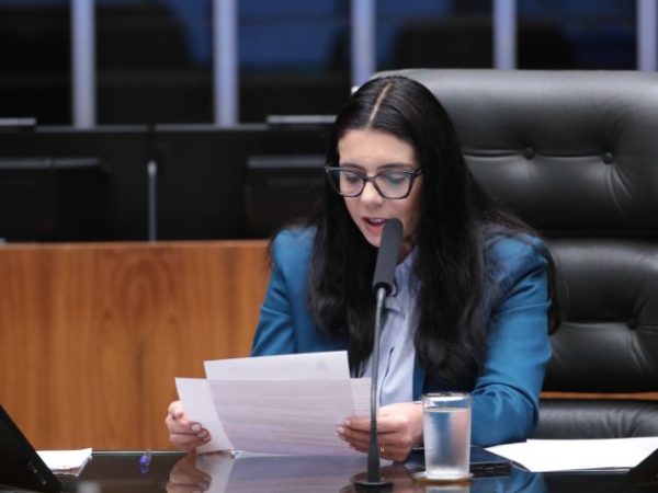 Deputada Delegada Ione (Avante-MG) fala no Plenário da Câmara dos Deputados