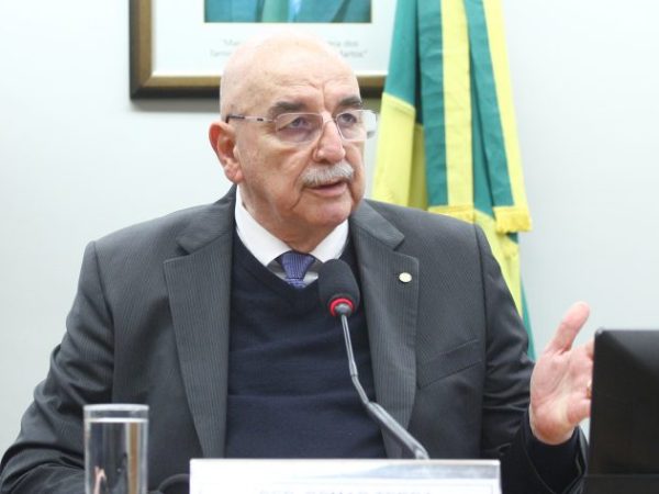 Deputado Osmar Terra (PL-RS) fala em comissão da Câmara dos Deputados
