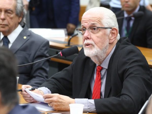 Deputado Jorge Solla (PT-BA) fala em comissão da Câmara dos Deputados