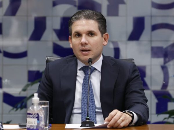 Motta preside a reunião do Colégio de Líderes