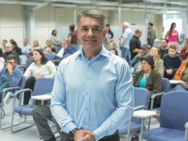 Lajeado (RS), 28/04/2025 - Secretário para apoio à reconstrução do Rio Grande do Sul (vinculado a Casa Civil), Maneco Hassen, participa da assinatura de contratos, programa compra assistida e rural.
Foto: Joédson Alves/Agência Brasil