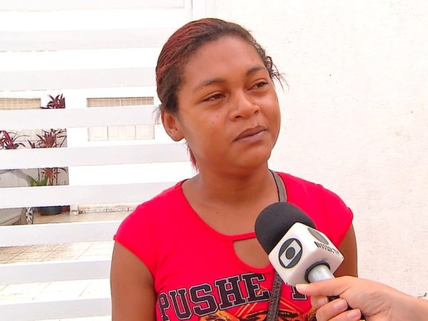 Ingrid de Araújo, mãe da menina Iasmin Lorena, desaparecida desde março em Natal (Foto: Reprodução/Inter TV Cabugi)