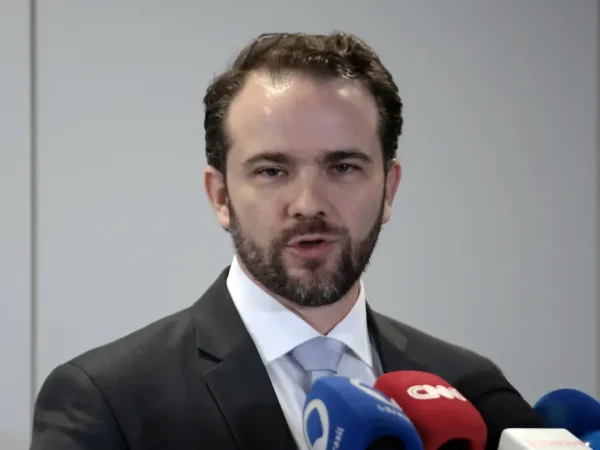 São Paulo (SP), 27/04/2026 - Ministro da Fazenda, Dario Durigan, durante entrevista coletiva. Foto: Paulo Pinto/Agencia Brasil