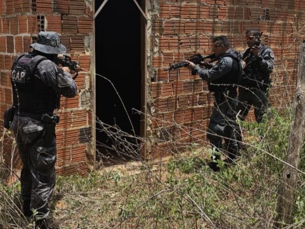 Agentes da inteligência do Ceará ajudam nas buscas de fugitivos de penitenciária federal de Mossoró. — Foto: Divulgação/SAP-CE