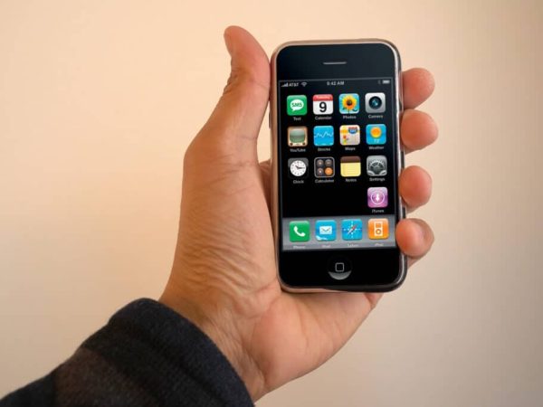 Primeira versão do iPhone ficará sem acesso ao WhatsApp. — Foto: MarleyPug/Shutterstock