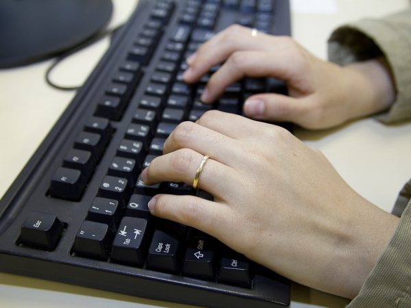 Mulheres ganham em média 17% menos que homens na Paraíba, aponta pesquisa — Foto: Marcos Santos/USP Imagens