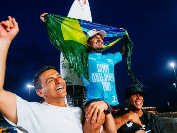 Ítalo Ferreira conquista etapa de Abu Dhabi em pisicina de ondas artificiais e assume liderança da WSL em 16/02/2024