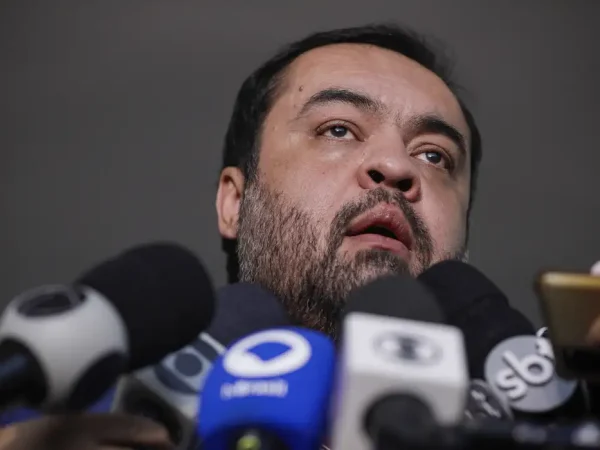 Brasília (DF), 25/10/2023 - O governador do Rio de Jnaeiro, Cláudio Castro fala com jornalistas na saída do ministério da Defesa, após reunião com ministro, José Mucio.
Governador fala sobre crise na segurança do Rio de Janeiro
Foto: Joédson Alves/Agência Brasil