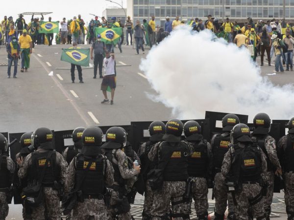 Manifestantes fazem ato contra governo no dia 8 de janeiro 2023. — Foto: Joedson Alves/Agência Brasil