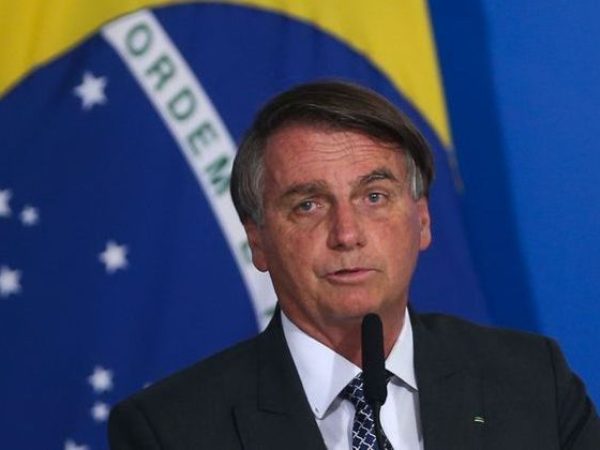 Segundo Bolsonaro, as liberdades individuais precisam ser respeitadas e ninguém deve ser obrigado a se imunizar. — Foto: Valter Campanato/Agência Brasil