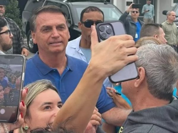 Jair Bolsonaro (PL), se reuniu, neste sábado (31), com apoiadores em Orlando. — Foto: UOL