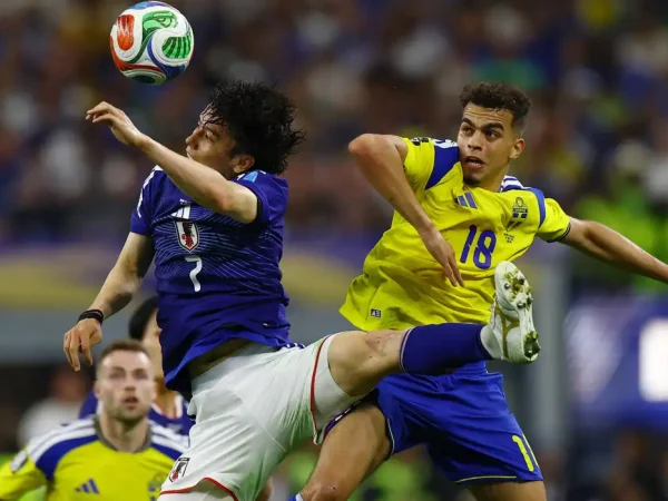 Soccer Football - FIFA World Cup 2026 - Group F - Japan v Sweden - Dallas Stadium, Arlington, Texas, U.S. - June 25, 2026 Japan's Ao Tanaka in action with Sweden's Yasin Ayari REUTERS/Issei Kato