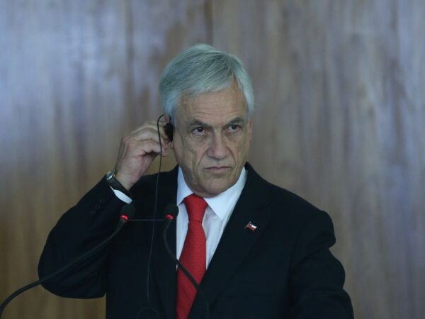 O presidente do Chile, Sebastián Piñera, fala à imprensa no Palácio do Planalto