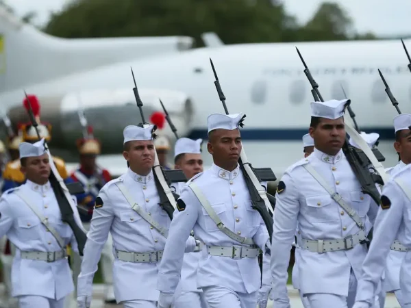 O Ministro da Defesa, Fernando Azevedo e Silva, participa da solenidade militar em comemoração ao nono aniversário de criação do Estado-Maior Conjunto das Forças Armadas (EMCFA) do Ministério da Defesa