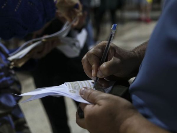 o eleitor pode justificar a ausência utilizando o “Sistema Justifica” nas páginas do TSE ou dos tribunais regionais (Foto: José Cruz/Agência Brasil)