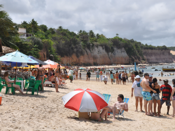 Para quem pretende viajar, o litoral do Estado é a opção para 57,8% dos entrevistados. — Foto: Adriano Abreu