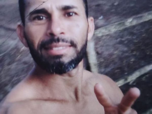 João Pereira é suspeito de matar a facadas a mulher com quem mantinha um relacionamento, na Paraíba — Foto: Reprodução/TV Cabo Branco