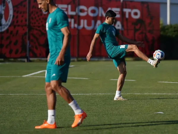 Mehdi Torabi, do Irã, durante o treino do Irã no Centro Xoloitzcuintle, Tijuana, México 
12 de junho de 2026
REUTERS/Victor Medina