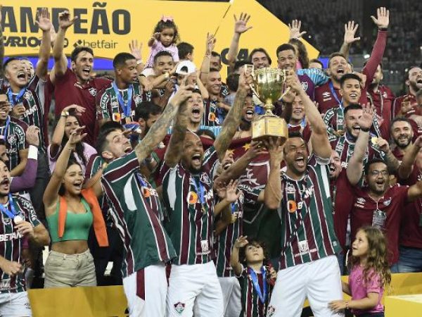 Jogadores do Fluminense comemoram a conquista do título de campeão. — Foto: ANDRÉ FABIANO/ESTADÃO CONTEÚDO