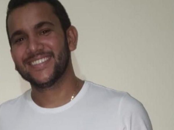Jonathan Monteiro da Cunha, de 33 anos, foi encontrado morto — Foto: Redes sociais