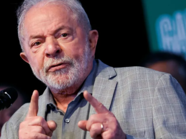 Lula não respondeu a perguntas, nem parou para conceder entrevista à imprensa. — Foto: REUTERS/Adriano Machado