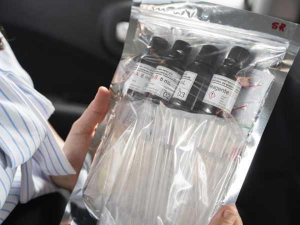 Kit rápido para detecção de metanol em bebidas desenvolvido pela UEPB será usado no Carnaval — Foto: Divulgação/SECTIES/PB