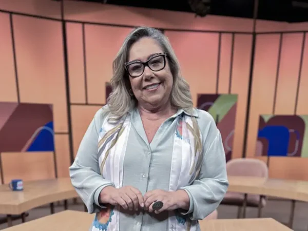 Brasília (DF), 18/09/2025 –  Para refletir sobre os 75 anos da televisão brasileira, data comemorada em 18 de setembro, o Sem Censura receberá três convidados especiais na tradicional bancada do programa da TV Brasil nesta quinta (18), ao vivo, às 16h.

O debate reunirá o jornalista Andre Basbaum, presidente da Empresa Brasil de Comunicação (EBC), que faz a gestão da TV Brasil; a colunista do jornal O Globo, Anna Luiza Santiago, especializada na cobertura de televisão; e o Head de Conteúdo da TV Globo, Gabriel Jacome.
Foto: Rodrigo Peixoto/TV Brasil