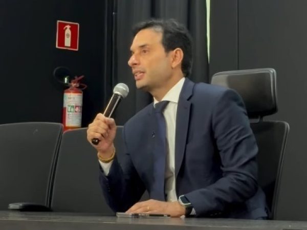 Leo Prates coordenou o debate em Salvador do programa Câmara pelo Brasil - Divulgação