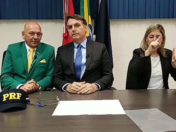 Para 2019, benefício está previsto em MP assinada esta semana — Foto: Jair Bolsonaro/Redes Sociais.