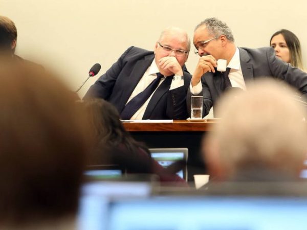 Presidente da comissão, deputado Lúcio Vieira Lima (PMDB-BA), e o relator deputado Vicente Cândido (PT-SP) - Foto: André Dusek / Estadão