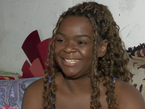 Lucyanna Mel, cantora paraibana que viralizou em vídeo na internet — Foto: Reprodução/TV Cabo Branco