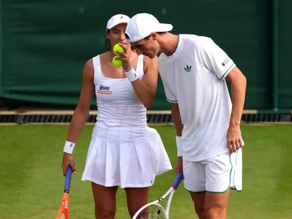 Ao lado do britânico Joe Salisbury, a brasileira Luisa Stefani avançou às semifinais de duplas mistas do Torneio de Wimbledon, em 07/07/2025