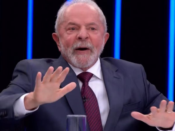 Lula falou que preferia deixar uma pulguinha atrás da orelha. — Foto: Divulgação