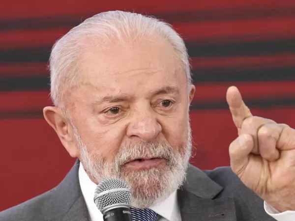 Brasília (DF), 25/10/2024 - O presidente Luiz Inácio Lula da Silva participa de cerimônia de assinatura do novo acordo de repactuação da reparação dos danos da tragédia de Mariana (MG). Foto: Marcelo Camargo/Agência Brasil