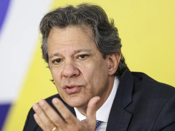 Brasília (DF), 12/03/2026 - O ministro da Fazenda, Fernando Haddad, durante entrevista coletiva sobre medidas para reduzir o impacto da oscilação do preço internacional do petróleo sobre o diesel no Brasil. Foto: Marcelo Camargo/Agência Brasil