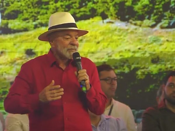 Lula entregou primeiro trecho de obra de Ramal do Apodi, que faz parte do projeto de transposição do Rio São Francisco — Foto: Youtube