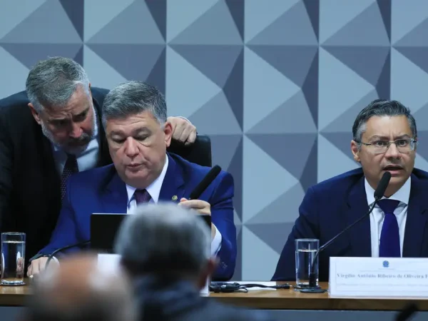 Brasília - 23/10/2025 - Reunião da Comissão Parlamentar Mista de Inquérito (CPMI) do INSS  para tomar depoimentos do ex-procurador-geral do Instituto Nacional do Seguro Social (INSS) Virgílio Antônio Ribeiro de Oliveira Filho.  Foto: Lula Marques/ Agência Brasil.