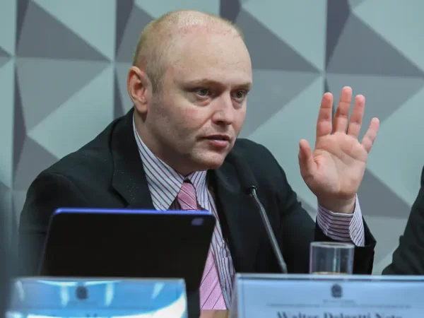 Brasília (DF) 17/08/2023 - O hacker de Araraquara, Walter Delgatti durante depoimento na Comissão Parlamentar Mista de Inquérito dos Atos de 8 de Janeiro de 2023.
Foto: Lula Marques/Agência Brasil
