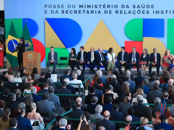 Brasília (DF), 10/03/2025  - O presidente da República, Luiz Inácio Lula da Silva, dará posse ao novo ministro da Saúde, Alexandre Padilha, e à nova ministra da Secretaria de Relações Institucionais da Presidência da República, Gleisi Hoffmann.. Foto: Lula Marques/Agência Brasil